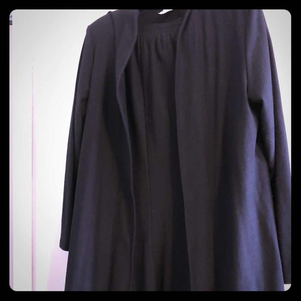 2 piece black skirt suit. Skirt is long. Size L/XL